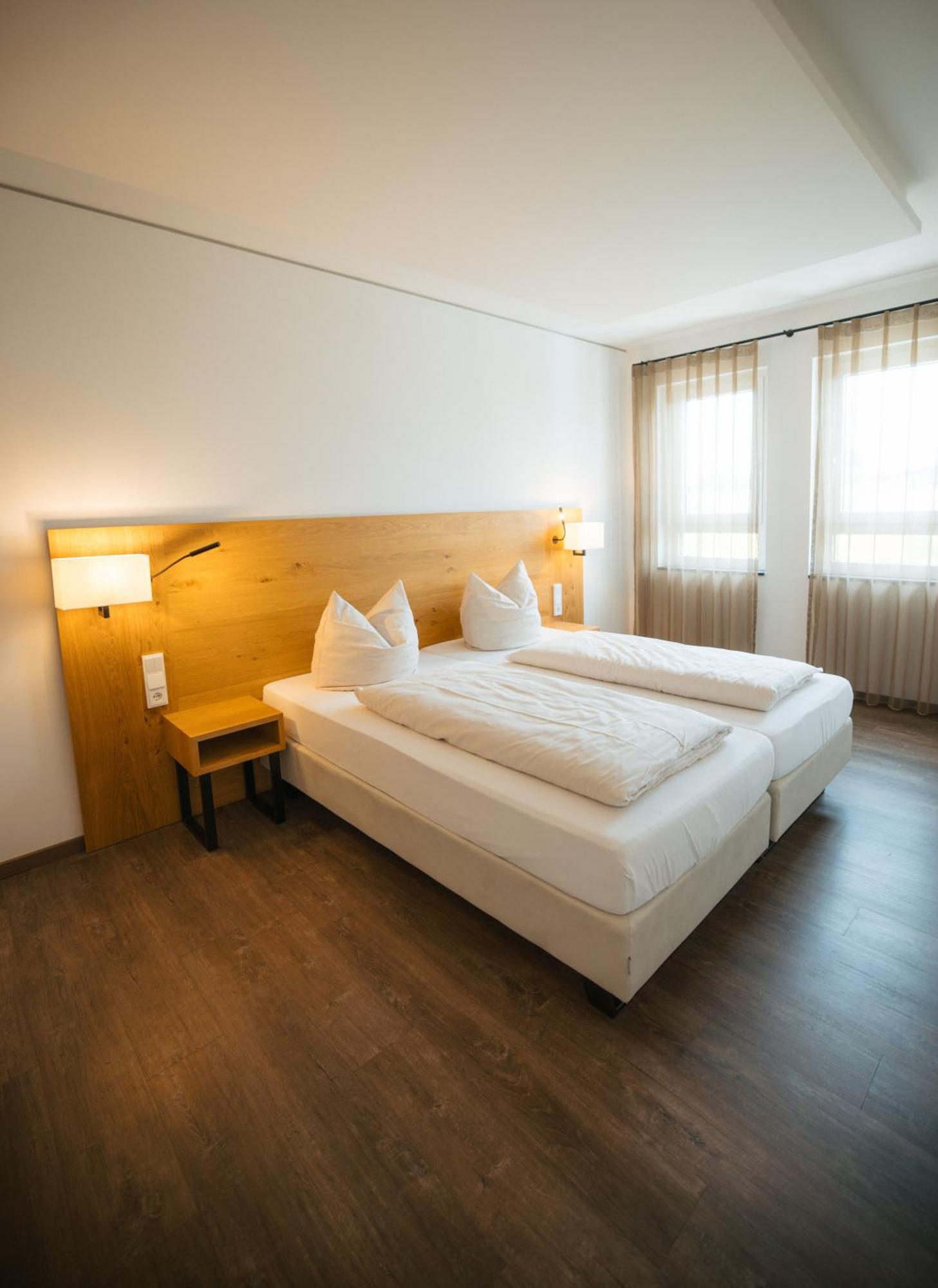 Hotel Poellners 20 Min Von Muenchen Hbf Petershausen Екстер'єр фото