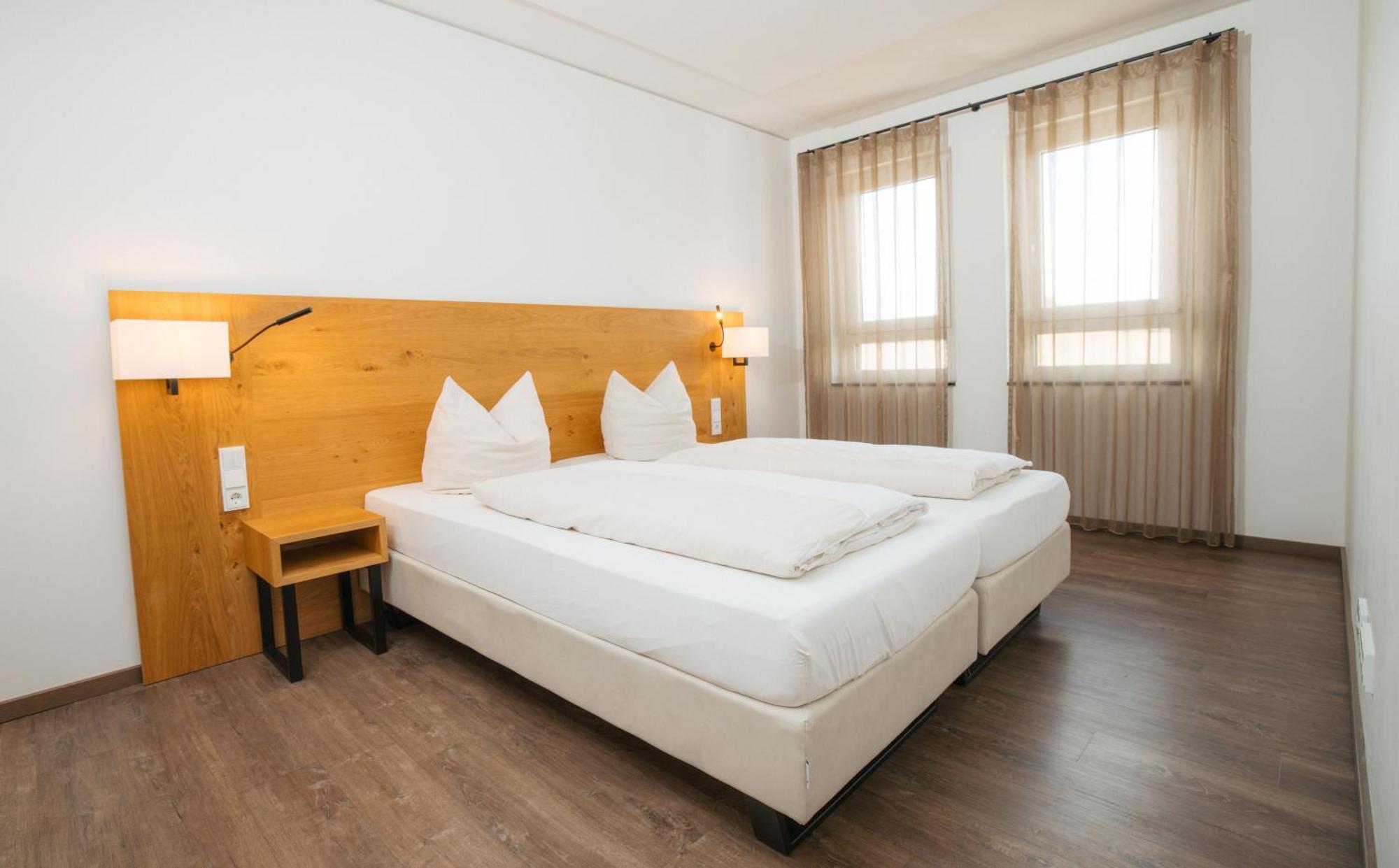 Hotel Poellners 20 Min Von Muenchen Hbf Petershausen Екстер'єр фото